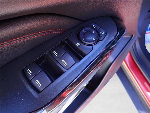 Used 2024 Chevrolet Trax RS w/ Sunroof Package FWD image 13