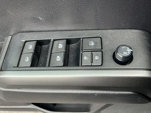 Used 2020 Toyota Tacoma TRD Off-Road AWD/4WD image 26
