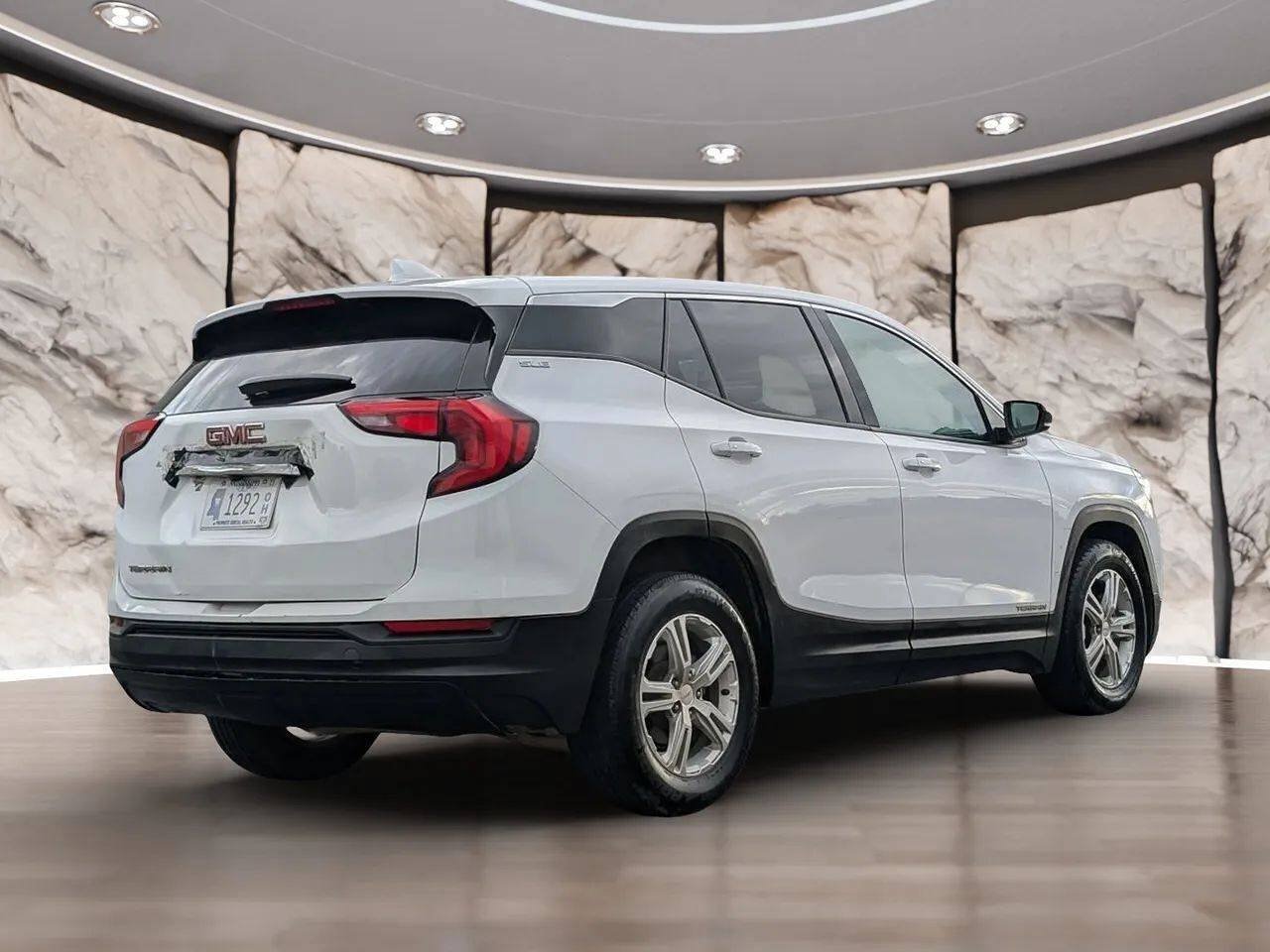 Used 2020 GMC Terrain SLE w/ LPO, Floor Liner Package FWD image 12