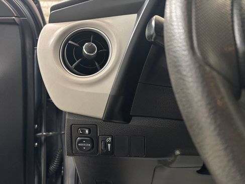 Used 2018 Toyota Corolla LE FWD image 14