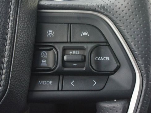 Used 2025 Toyota 4Runner Limited image 11