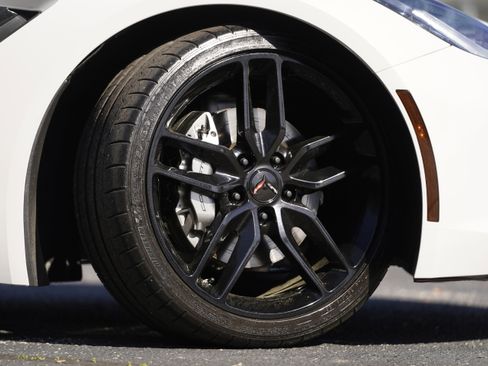 Used 2018 Chevrolet Corvette 2LT w/ 2LT Preferred Equipment Group image 40