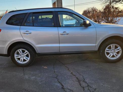 Used 2010 Hyundai Santa Fe GLS image 4