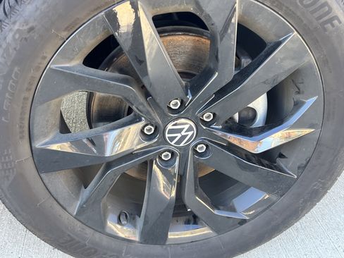 Certified 2022 Volkswagen Taos SE w/ IQ.Drive SE Package image 12