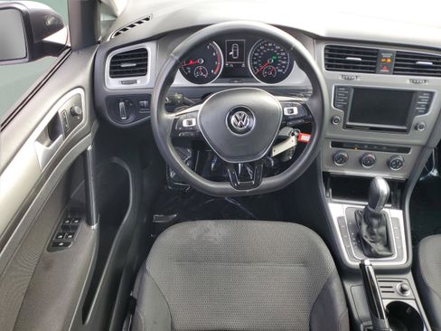 Used 2016 Volkswagen Golf S image 10