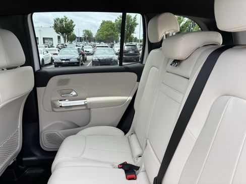 Used 2024 Mercedes-Benz GLB 250 image 33