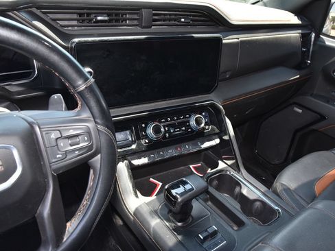 Used 2025 GMC Sierra 1500 AT4 w/ AT4 Premium Package AWD/4WD image 9