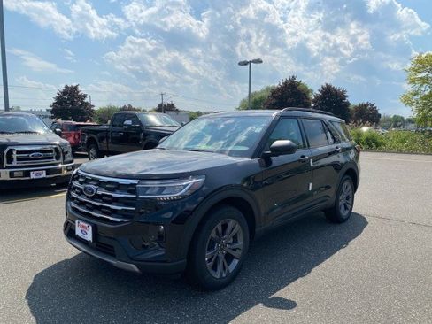 New 2026 Ford Explorer Active w/ Active Comfort Package AWD/4WD image 2