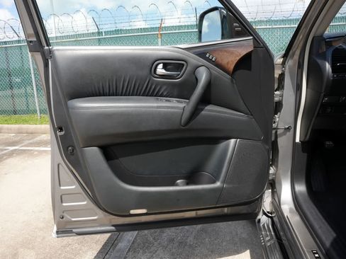 Used 2014 INFINITI QX80 2WD w/ Deluxe Touring Package image 18