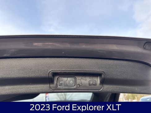 Used 2023 Ford Explorer XLT AWD/4WD image 18