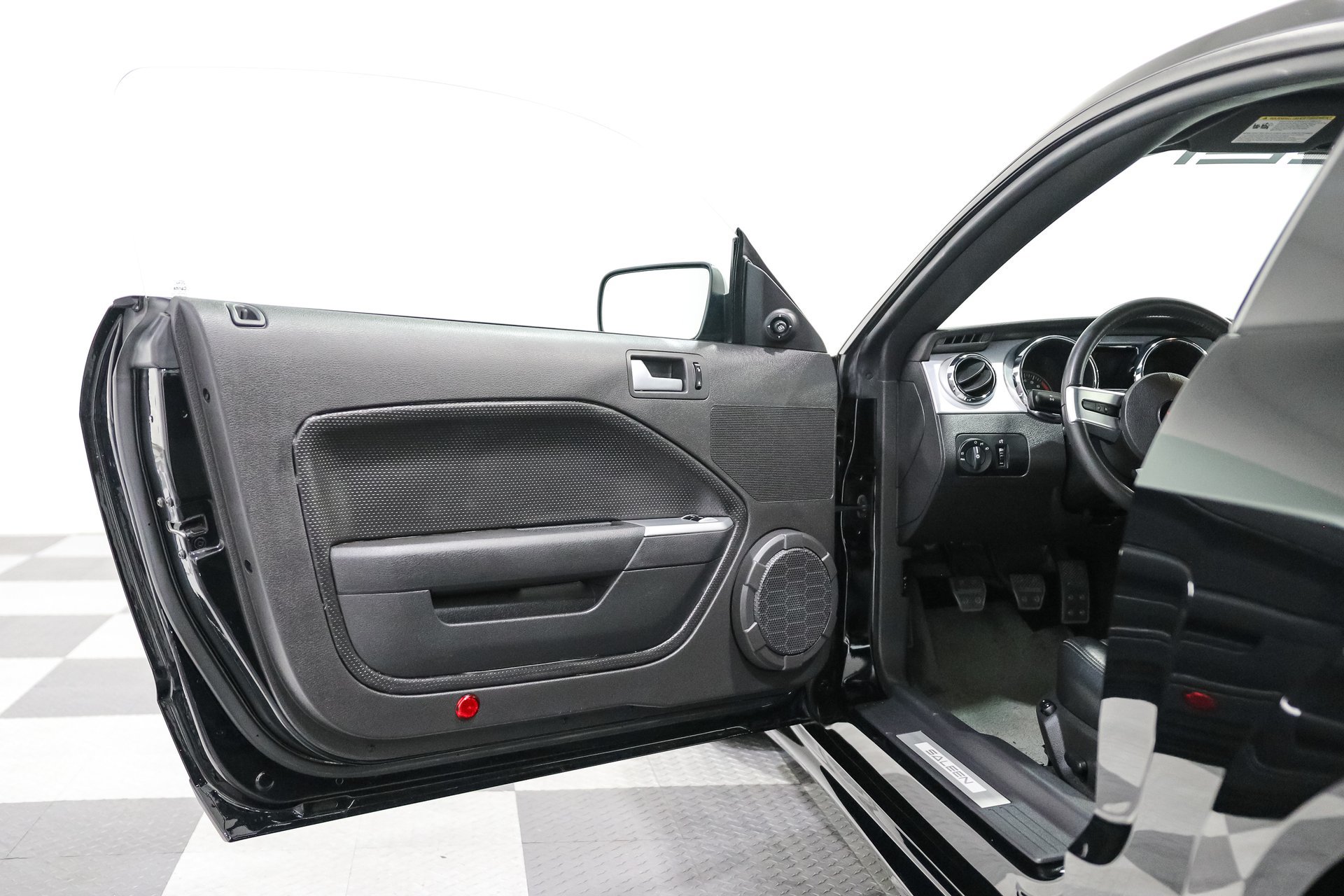 Used 2006 Ford Mustang GT RWD image 12