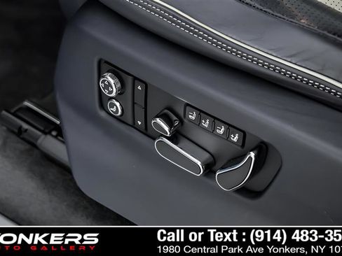 Used 2021 Bentley Bentayga image 28