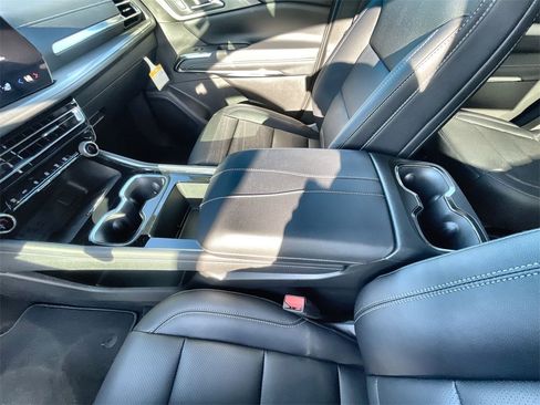 New 2026 Chevrolet Traverse LT w/ Driver Confidence Package image 21