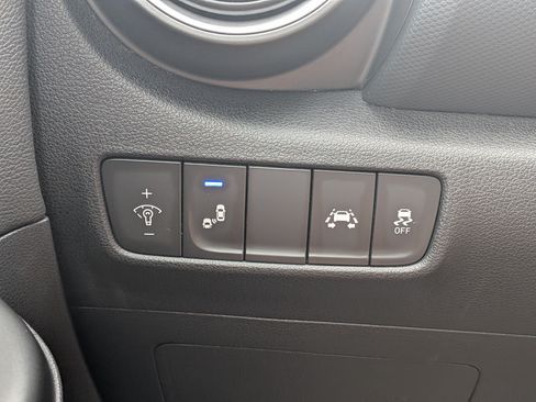 Used 2020 Hyundai Kona Limited AWD/4WD image 23