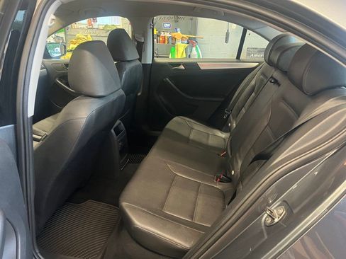 Used 2012 Volkswagen Jetta TDI FWD image 8