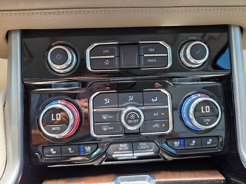 Used 2022 GMC Yukon Denali AWD/4WD image 30