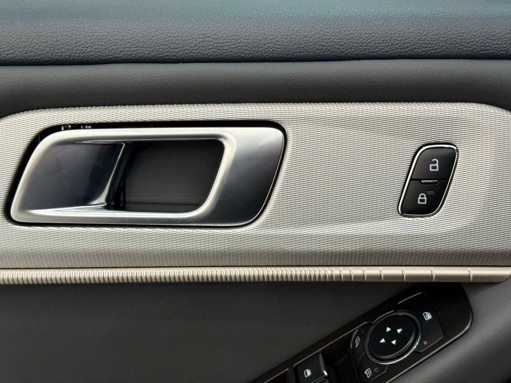 New 2025 Ford Explorer Active AWD/4WD image 25