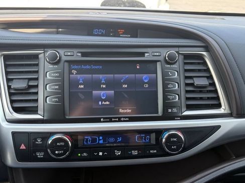 Used 2019 Toyota Highlander XLE AWD/4WD image 28