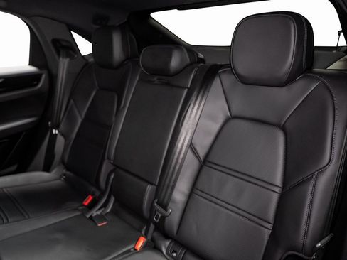 Used 2021 Porsche Cayenne Coupe image 34