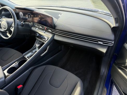 Used 2023 Hyundai Elantra SEL w/ Convenience Package image 18