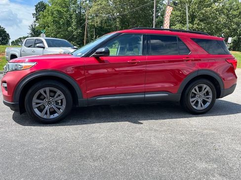 Used 2022 Ford Explorer XLT w/ Equipment Group 202A RWD image 4
