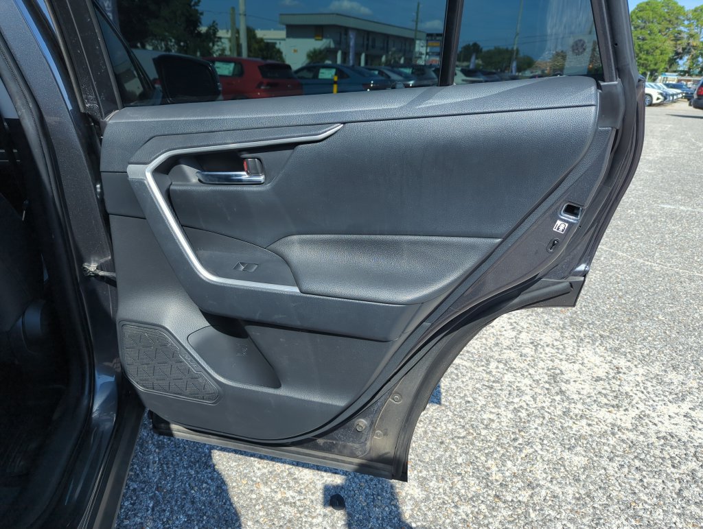 Used 2019 Toyota RAV4 XLE Premium w/ Cold Weather Package AWD/4WD image 33