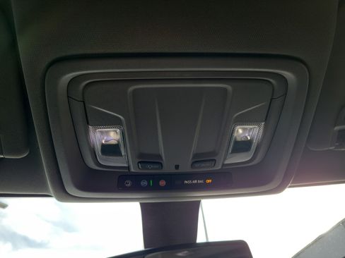 Used 2020 GMC Sierra 1500 4x4 Crew Cab w/ Sierra Value Package image 25