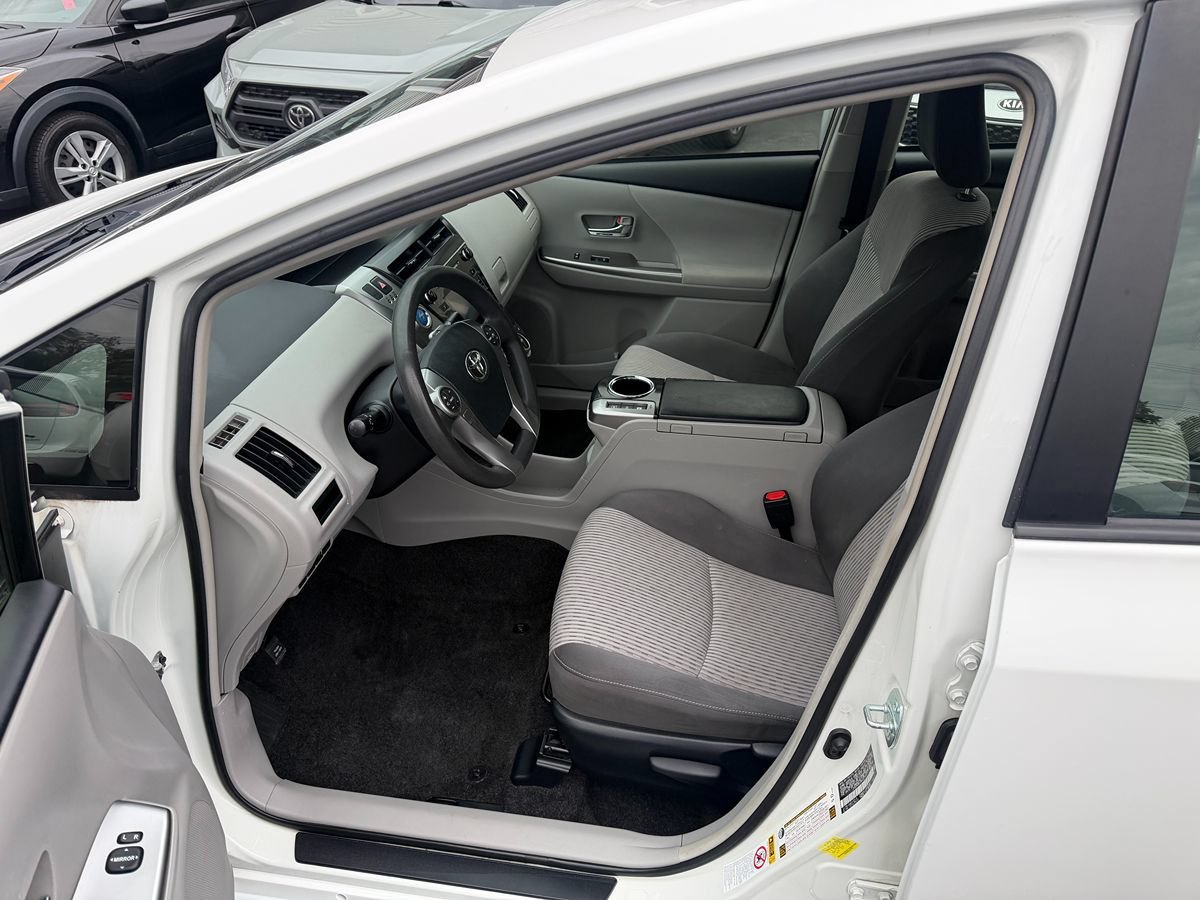 Used 2017 Toyota Prius V Two FWD image 4