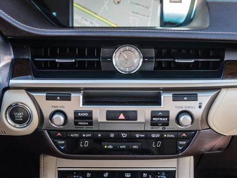 Used 2018 Lexus ES 350 w/ Luxury Package w/Wood Trim FWD image 38