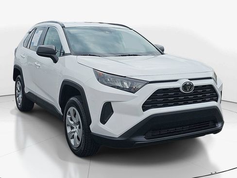 Used 2021 Toyota RAV4 LE FWD image 3