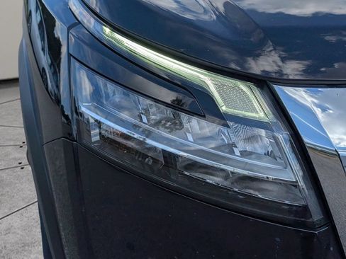 Used 2022 Nissan Pathfinder SV FWD image 9