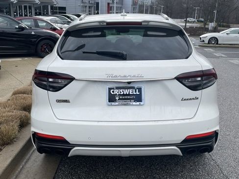 Used 2022 Maserati Levante Trofeo image 6