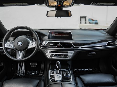 Used 2020 BMW 750i xDrive w/ Executive Package AWD/4WD image 13