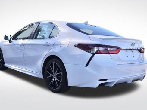 Used 2024 Toyota Camry SE image 9
