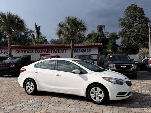 Used 2016 Kia Forte LX FWD image 3