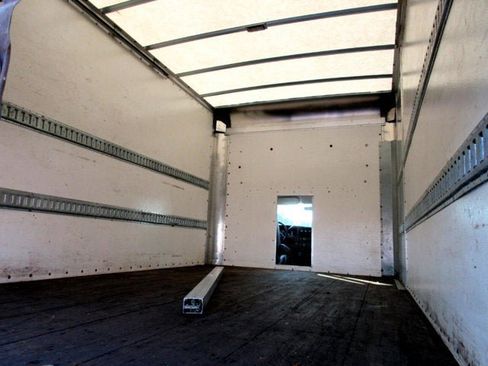 Used 2015 GMC Savana 3500 Extended RWD image 5