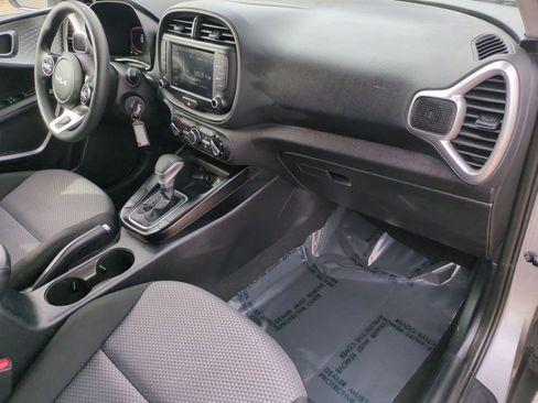 Used 2025 Kia Soul LX w/ LX Technology Package image 25