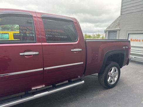 Used 2014 Chevrolet Silverado 2500 LT w/ Custom Sport Truck Package AWD/4WD image 5