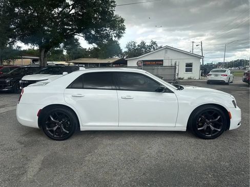 Used 2023 Chrysler 300 Touring w/ Sport Appearance Package RWD image 4