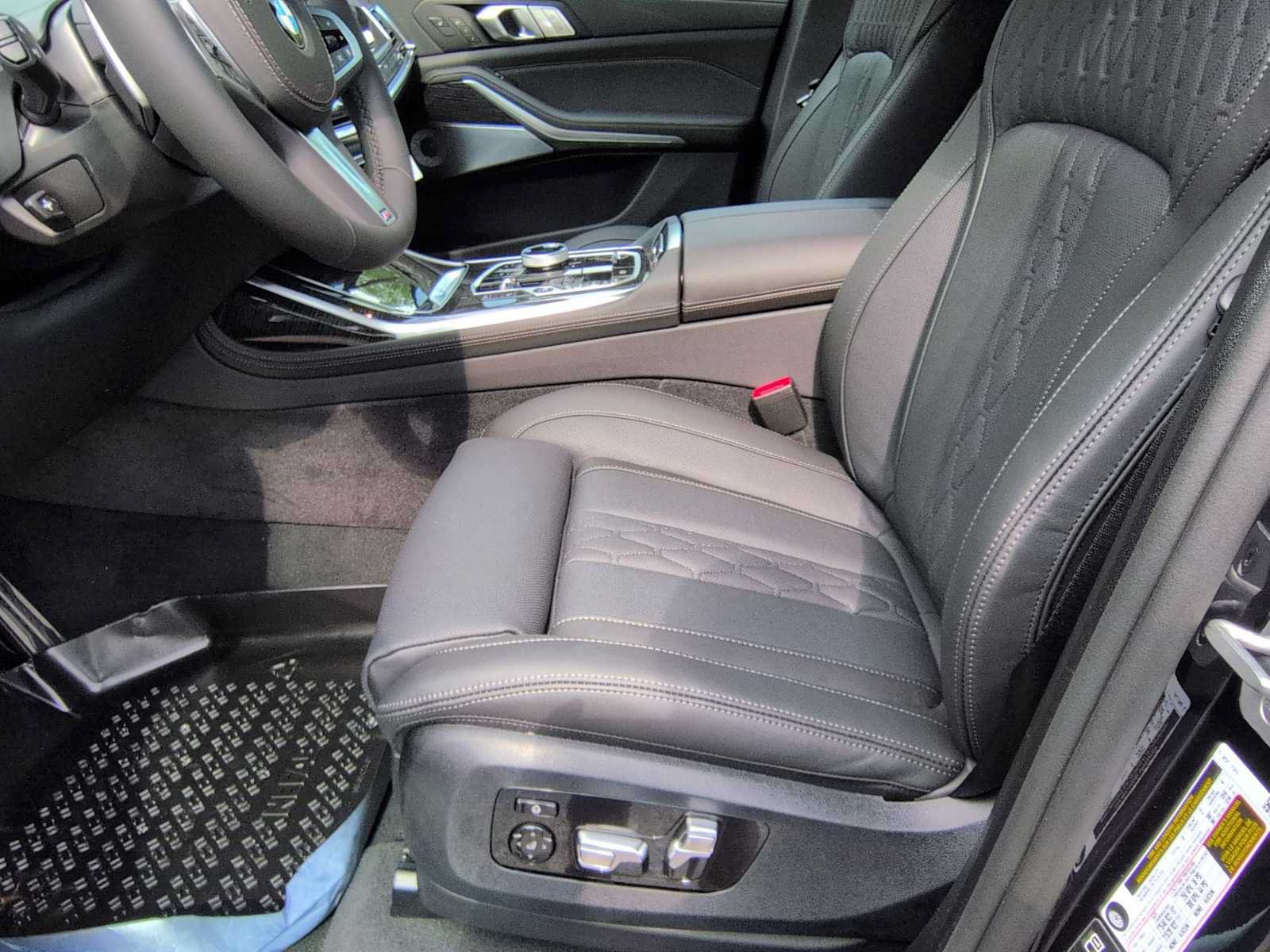 Used 2027 BMW X7 xDrive40i w/ Executive Package AWD/4WD image 17