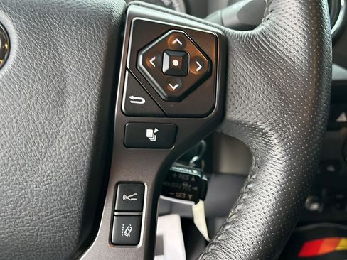 Used 2018 Toyota Tacoma TRD Sport image 14