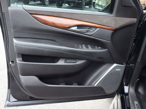 Used 2016 Cadillac Escalade ESV Luxury RWD image 27