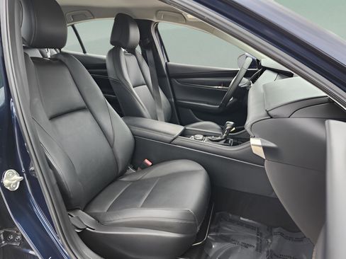 Used 2019 MAZDA MAZDA3 Sedan w/ Preferred Package image 17