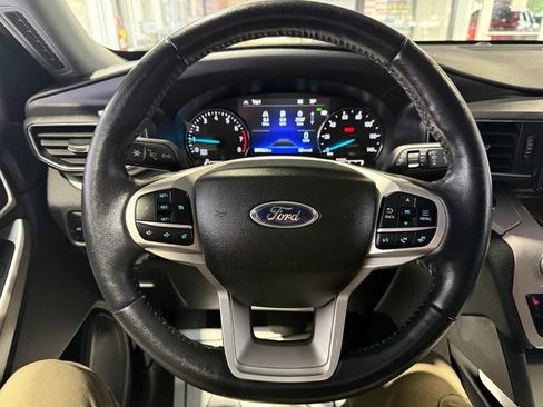 Used 2023 Ford Explorer XLT w/ Equipment Group 202A AWD/4WD image 10