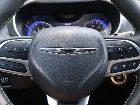 Used 2025 Chrysler Pacifica Select FWD image 27