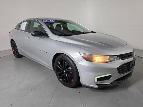 Used 2018 Chevrolet Malibu LT w/ Leather Package FWD image 7