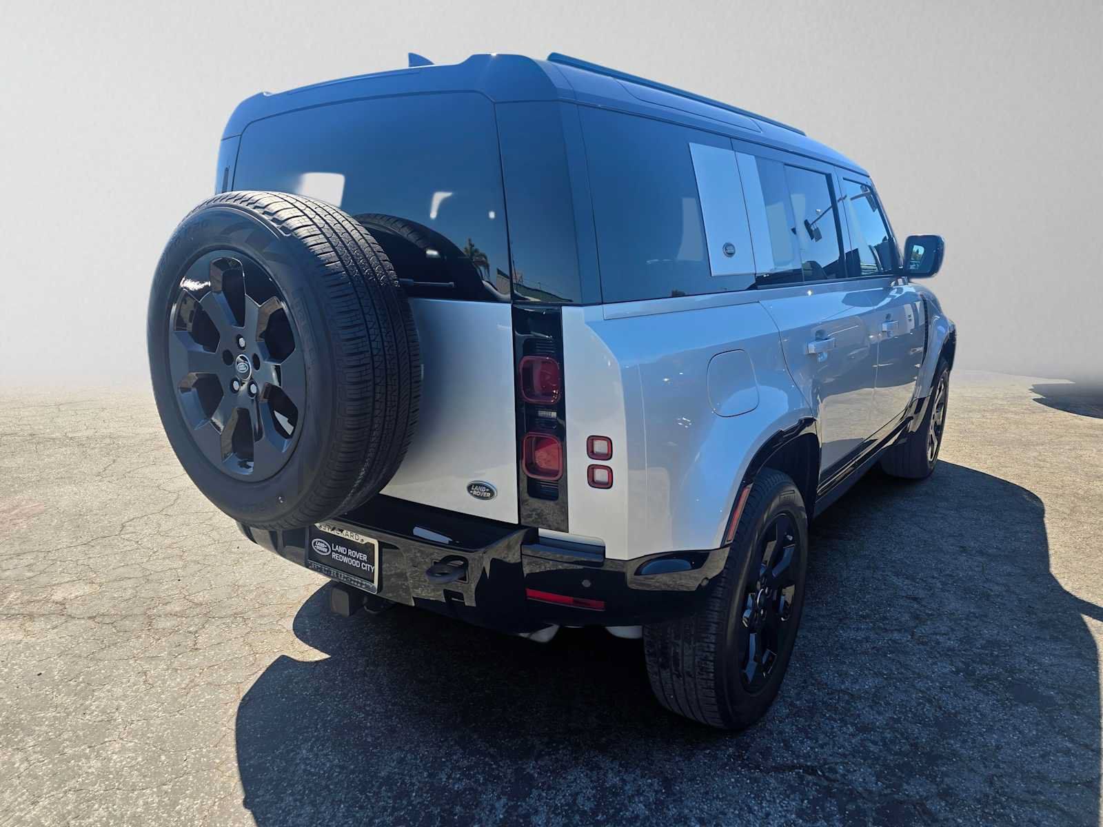 Used 2023 Land Rover Defender 110 X-Dynamic SE AWD/4WD image 5