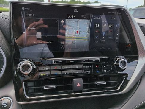 Certified 2021 Toyota Highlander Platinum AWD/4WD image 24