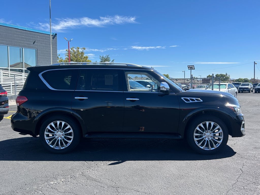 Used 2017 INFINITI QX80 4WD w/ Deluxe Technology Package image 2