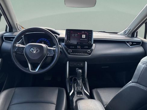 Used 2022 Toyota Corolla Cross XLE w/ Convenience Package image 11